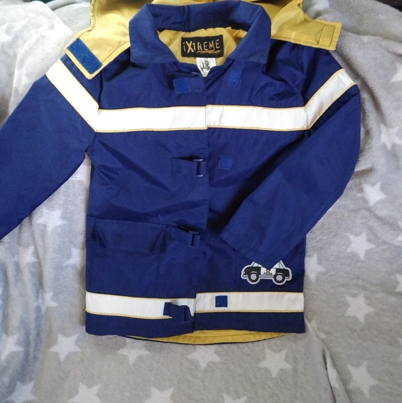 Boys coat 🌧️ ☔ - Picture 4 of 6